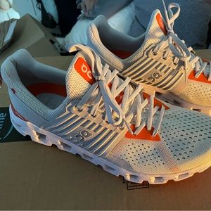 On Cloud Mens 10.5 Cloudswift - Like New